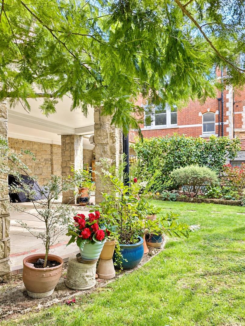 2 bed property in Albany Road, St. Leonards-On-Sea